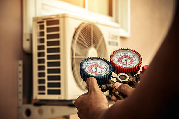 Professional Hvac technician working in Pinehurst, TX